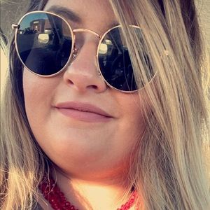 Meet your Posher, Liz